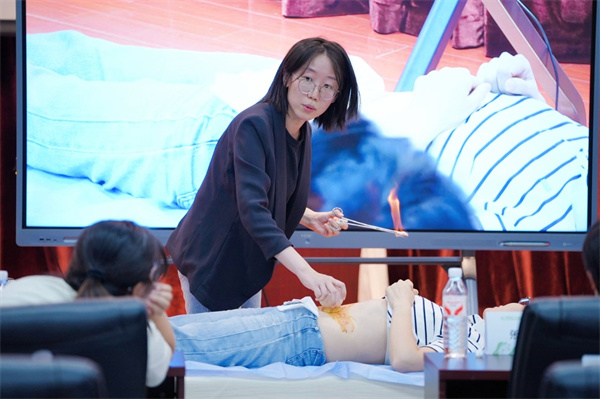 拔罐实操演示.jpg